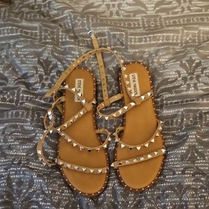 EUC Steve Madden Travel Tan Studded Sandals